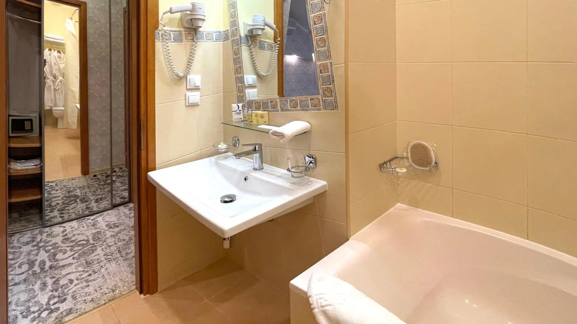 Penthouse Apartment In Hotel Eney Lwów